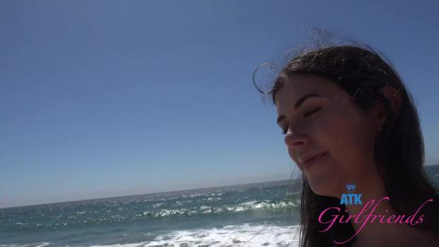 ATKGirlfriends.25.09.10.Lily.Winters.Zuma.Beach.1.XXX.1080p.HEVC.x265.PRT