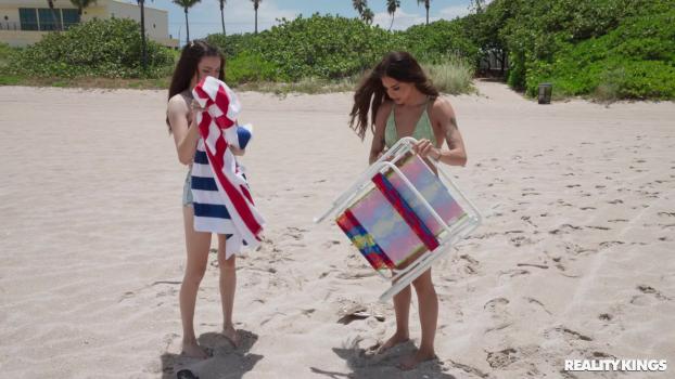 CrazyCollegeGFs.25.09.11.Sofie.Reyez.And.Selena.Love.Dont.Come.A-Knockin.XXX.1080p.HEVC.x265.PRT