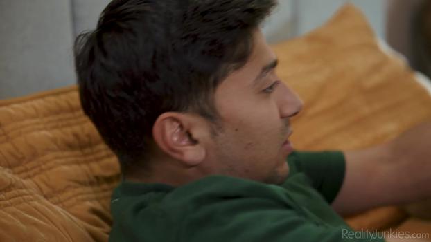 RealityJunkies.25.09.19.Cory.Chase.Mom.Has.A.Secret.XXX.1080p.HEVC.x265.PRT