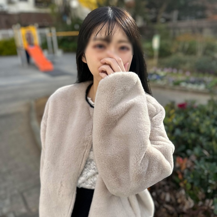 FC2-PPV-4708246 身長148cmの小柄で華奢なOLが「精子ちょーだい♥」と中出し懇願！白い柔肌とスレンダースタイルに激ピストンで狂ったようにイカせまくる映像