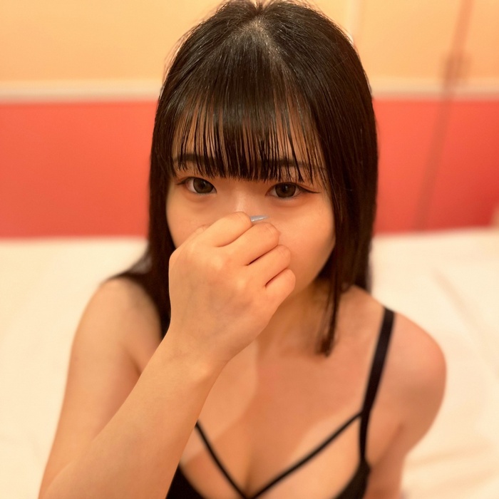 FC2-PPV-4712596 【黒髪×童顔】中目黒の立ち飲み屋で出会った低身長150cmの美〇女♡ 抱き心地120点のもちもちボディをた～っぷり堪能し生中出し！